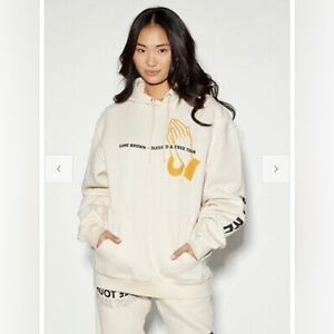 Kane Brown Blessed and Free Tour Set in Cream